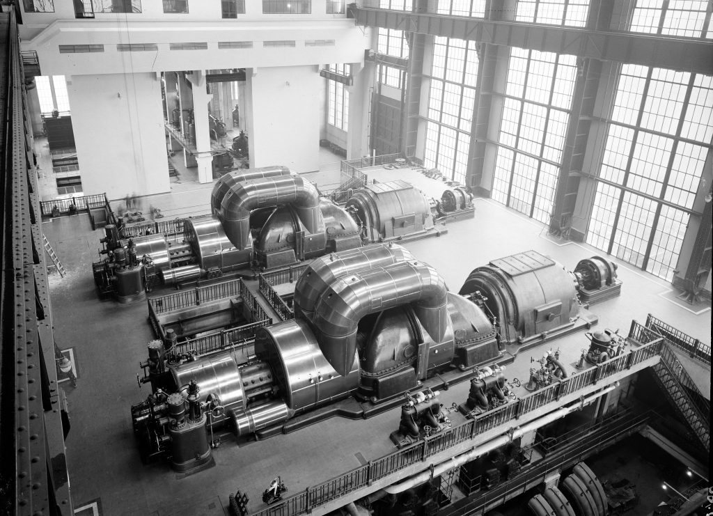 Centrale thermique Arrighi : salle des machines. Photographie de François Kollar, 1931-1934